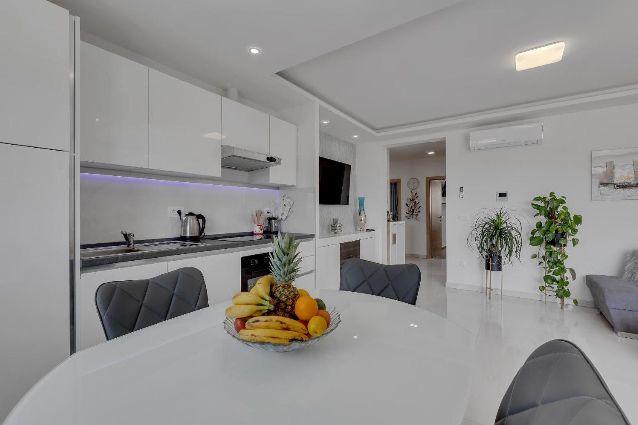Luxury Promajna Beach Apartment Extérieur photo