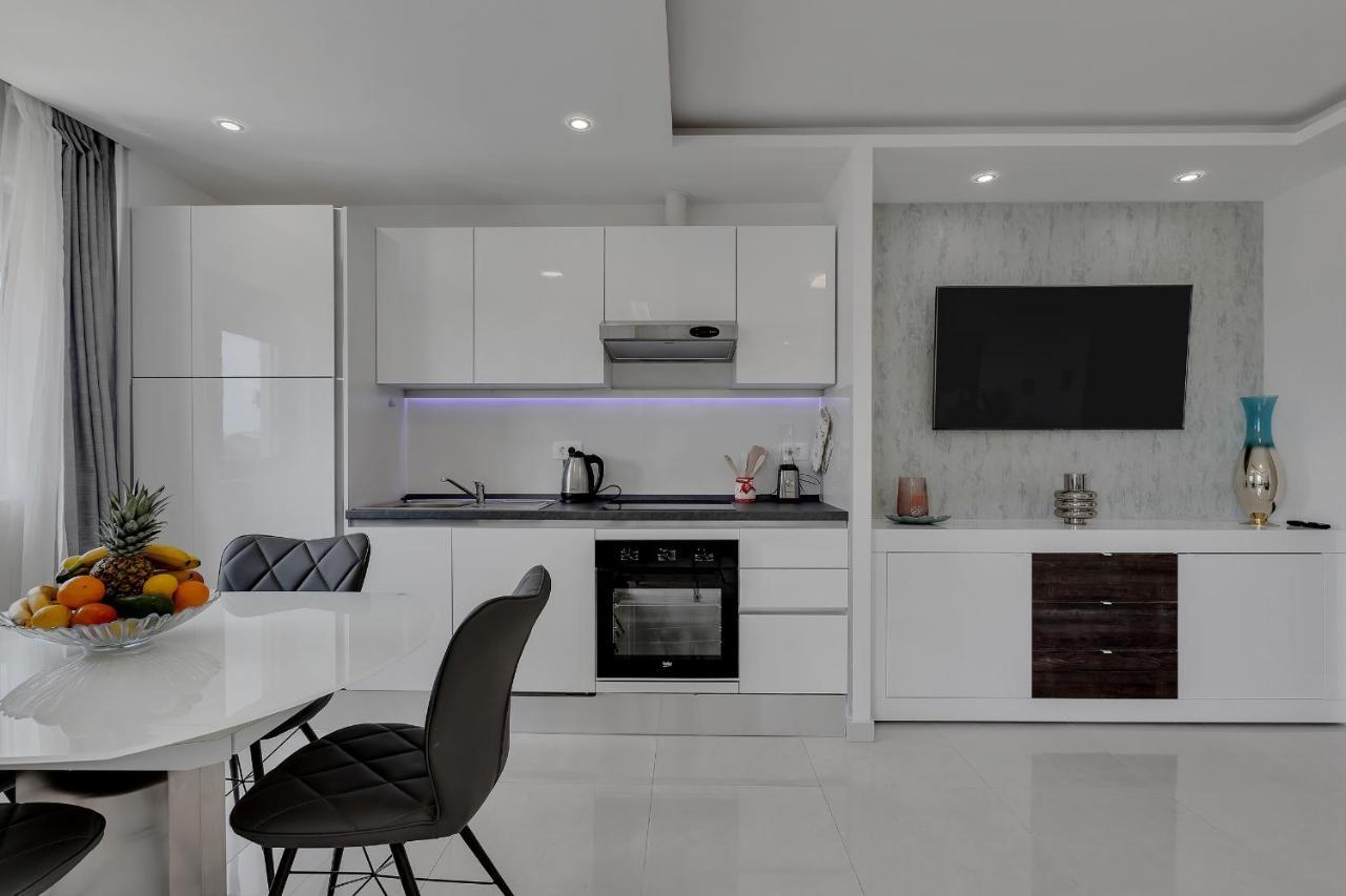 Luxury Promajna Beach Apartment Extérieur photo