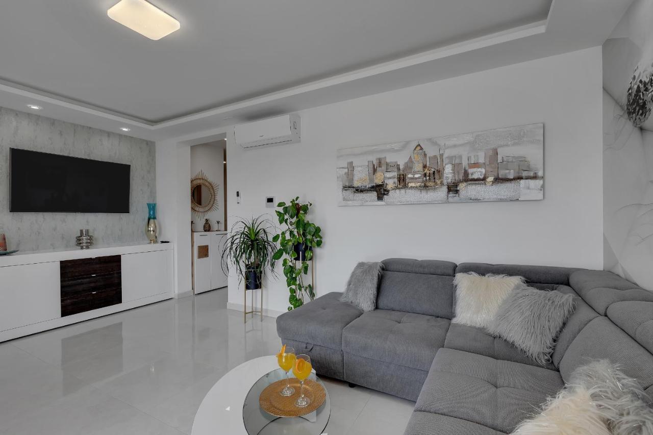 Luxury Promajna Beach Apartment Extérieur photo